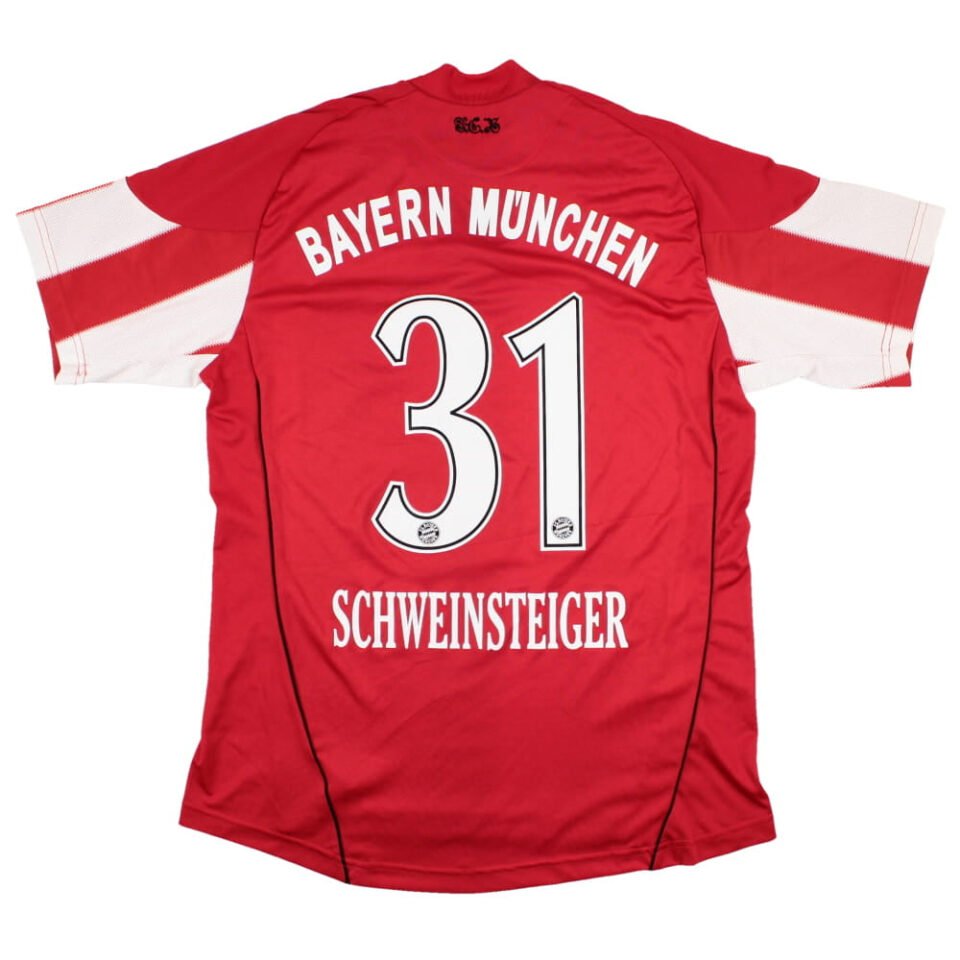 Bayern Munich 2010-11 Home Shirt Schweinsteiger #31
