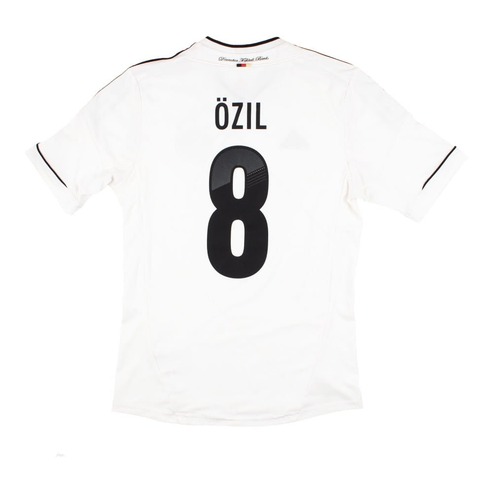 1680601892_Germany_Home_2012-14_Men_Ozil8_bk_1000