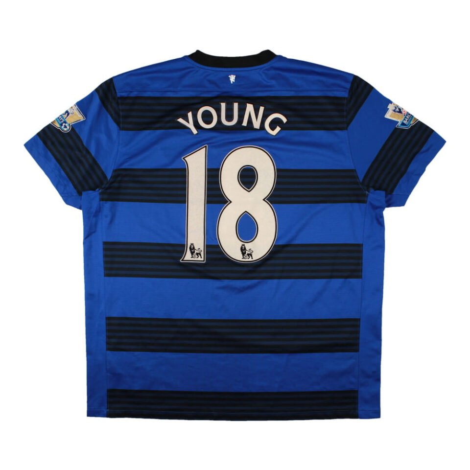 Manchester United 2011-12 Away Shirt Young #18