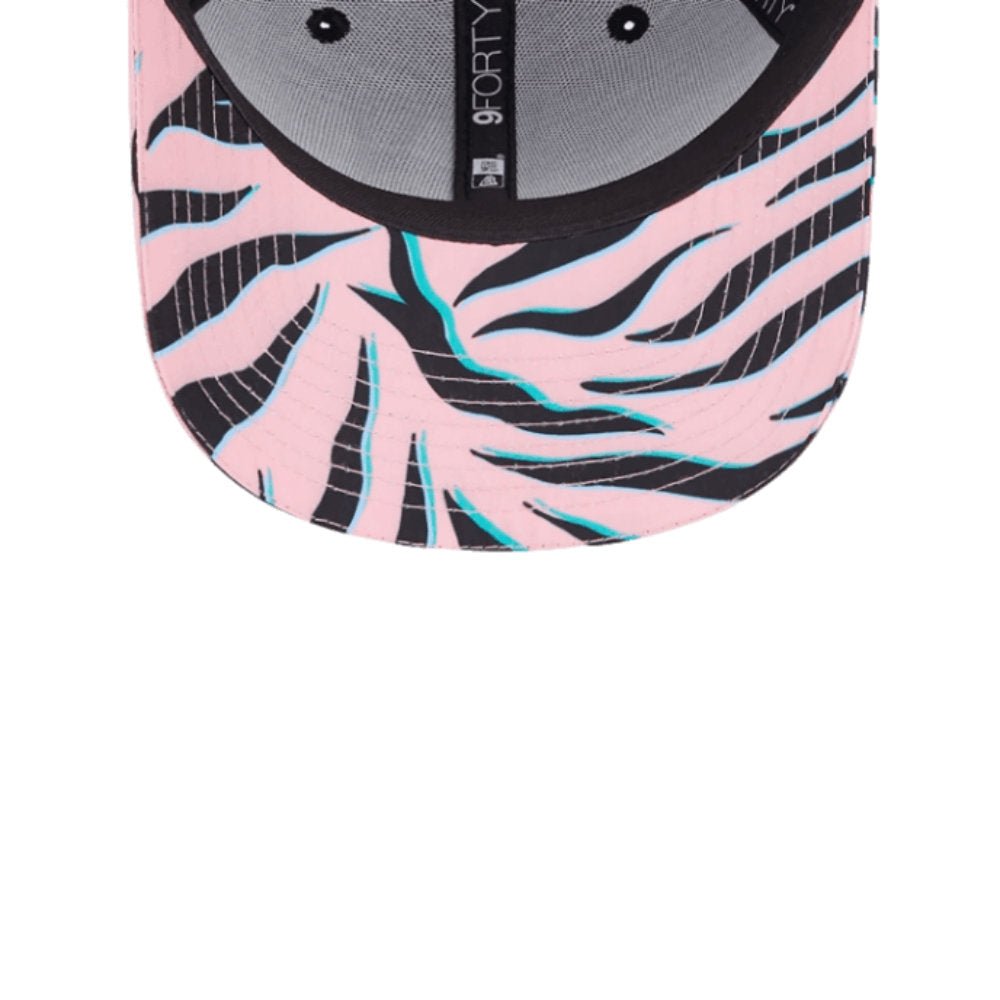 re_1691678684_man-utd-aop-zebra-9forty-cap-bottom